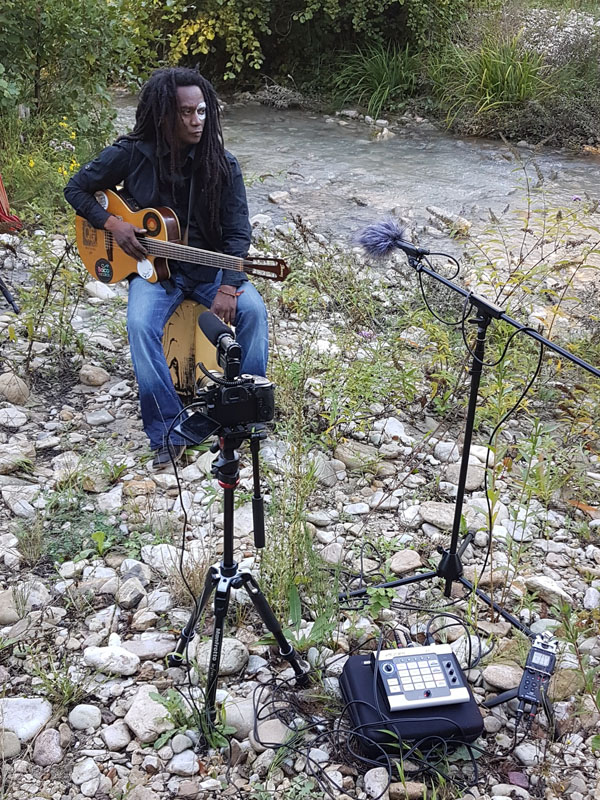 Sur les bords du Jabron, à Poël-Laval, Drome, avec Kazy 